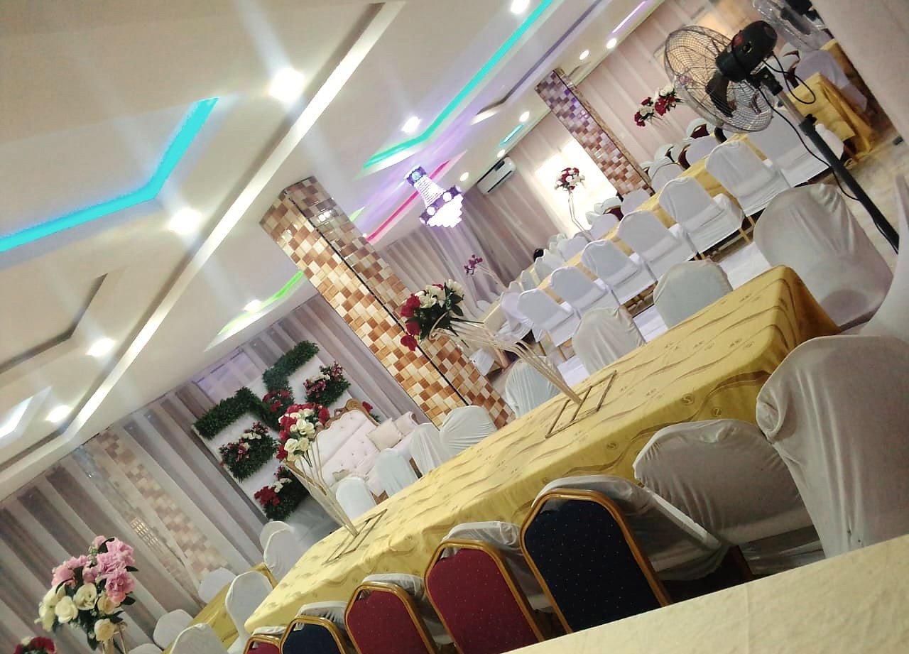 Banquet tables under gold runners in the Grand Hall